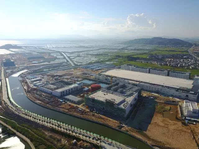 信利半导体高端车载及智能终端显示屏工厂设备搬入，加速布局智能车载赛道
